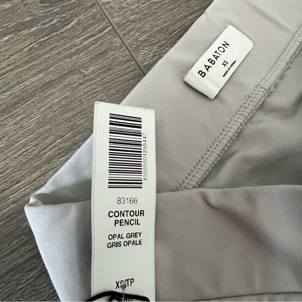 Aritzia Skirt - Picture 2 of 3